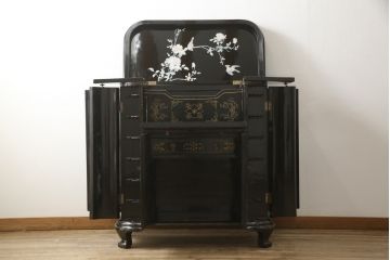 ビンテージ家具　黒塗り　螺鈿細工(らでん)　アジアンテイストのお部屋に取り入れたいサーバー(収納棚、サービス台、バーカウンター、カウンターテーブル、サイドボード、ヴィンテージ)(R-057872)