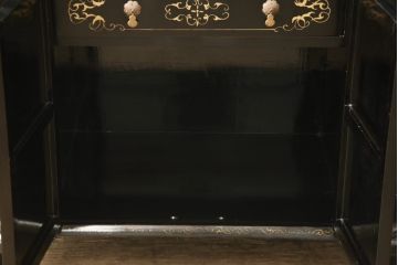 ビンテージ家具　黒塗り　螺鈿細工(らでん)　アジアンテイストのお部屋に取り入れたいサーバー(収納棚、サービス台、バーカウンター、カウンターテーブル、サイドボード、ヴィンテージ)(R-057872)