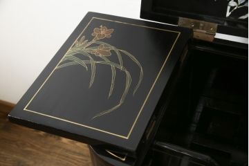 ビンテージ家具　黒塗り　螺鈿細工(らでん)　アジアンテイストのお部屋に取り入れたいサーバー(収納棚、サービス台、バーカウンター、カウンターテーブル、サイドボード、ヴィンテージ)(R-057872)