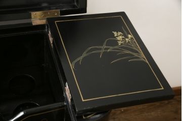 ビンテージ家具　黒塗り　螺鈿細工(らでん)　アジアンテイストのお部屋に取り入れたいサーバー(収納棚、サービス台、バーカウンター、カウンターテーブル、サイドボード、ヴィンテージ)(R-057872)