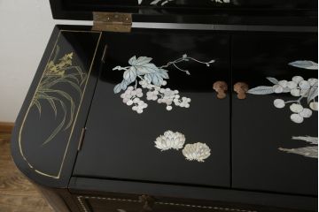 ビンテージ家具　黒塗り　螺鈿細工(らでん)　アジアンテイストのお部屋に取り入れたいサーバー(収納棚、サービス台、バーカウンター、カウンターテーブル、サイドボード、ヴィンテージ)(R-057872)