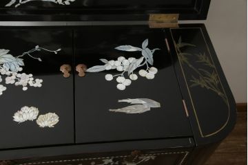 ビンテージ家具　黒塗り　螺鈿細工(らでん)　アジアンテイストのお部屋に取り入れたいサーバー(収納棚、サービス台、バーカウンター、カウンターテーブル、サイドボード、ヴィンテージ)(R-057872)