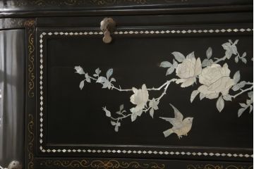 ビンテージ家具　黒塗り　螺鈿細工(らでん)　アジアンテイストのお部屋に取り入れたいサーバー(収納棚、サービス台、バーカウンター、カウンターテーブル、サイドボード、ヴィンテージ)(R-057872)