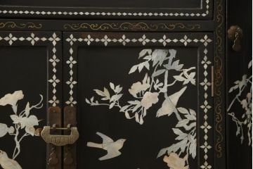 ビンテージ家具　黒塗り　螺鈿細工(らでん)　アジアンテイストのお部屋に取り入れたいサーバー(収納棚、サービス台、バーカウンター、カウンターテーブル、サイドボード、ヴィンテージ)(R-057872)