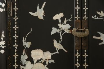 ビンテージ家具　黒塗り　螺鈿細工(らでん)　アジアンテイストのお部屋に取り入れたいサーバー(収納棚、サービス台、バーカウンター、カウンターテーブル、サイドボード、ヴィンテージ)(R-057872)