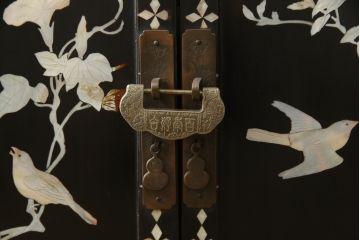 ビンテージ家具　黒塗り　螺鈿細工(らでん)　アジアンテイストのお部屋に取り入れたいサーバー(収納棚、サービス台、バーカウンター、カウンターテーブル、サイドボード、ヴィンテージ)(R-057872)