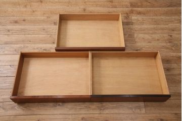 北欧ヴィンテージ　美品　ローズウッド材の美しさが際立つ、洗練された佇まいのサイドボード(リビングボード、収納棚、キャビネット、ビンテージ)(R-057875)