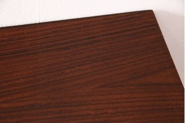 北欧ヴィンテージ　美品　ローズウッド材の美しさが際立つ、洗練された佇まいのサイドボード(リビングボード、収納棚、キャビネット、ビンテージ)(R-057875)