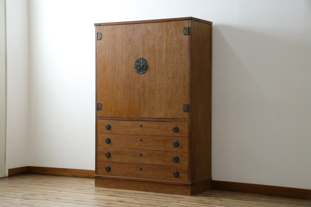 中古　屋久杉　品のある佇まいが上質な和の空間にピッタリな着物箪笥　(R-057877)