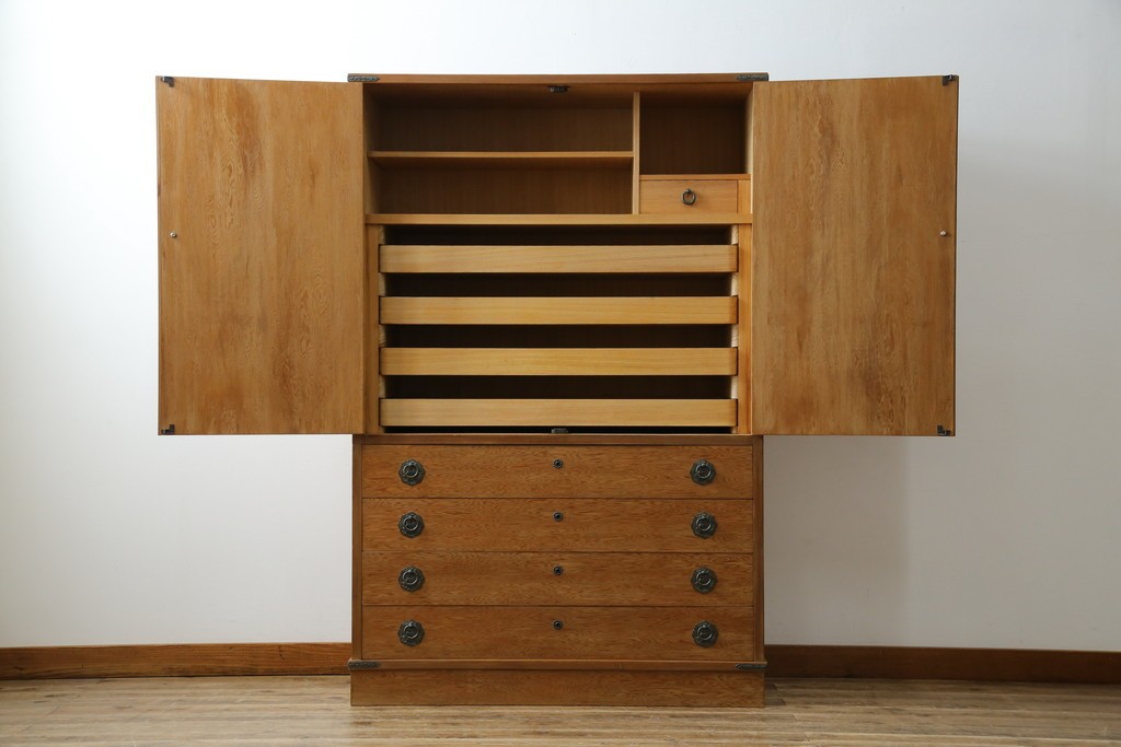 中古　屋久杉　品のある佇まいが上質な和の空間にピッタリな着物箪笥　(R-057877)