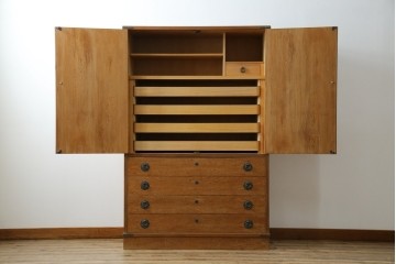 中古　屋久杉　品のある佇まいが上質な和の空間にピッタリな着物箪笥　(R-057877)