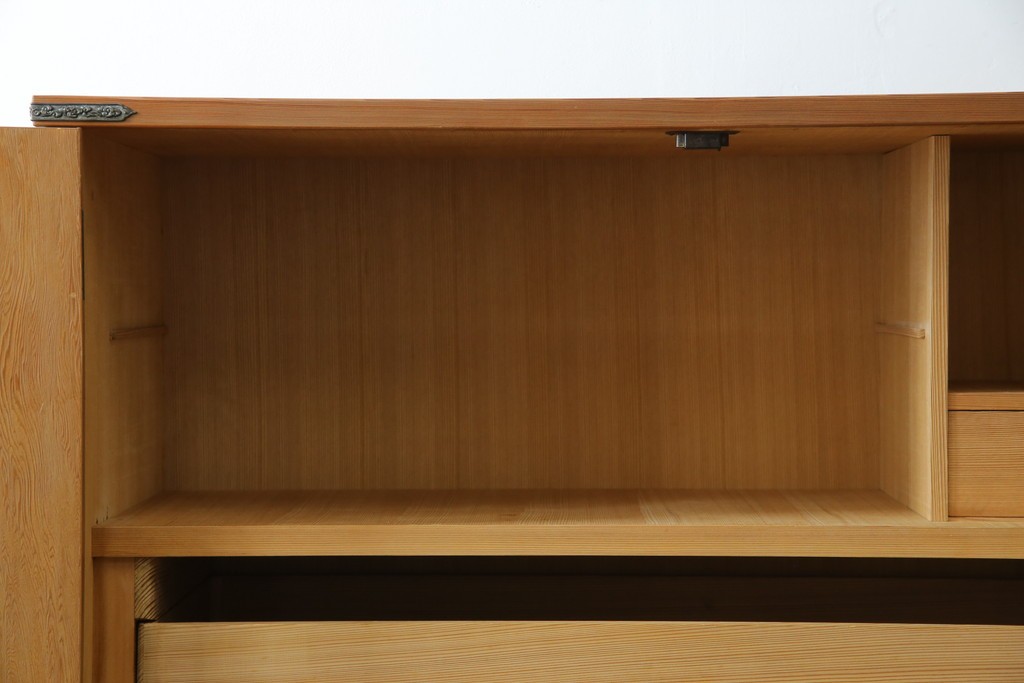 中古　屋久杉　品のある佇まいが上質な和の空間にピッタリな着物箪笥　(R-057877)