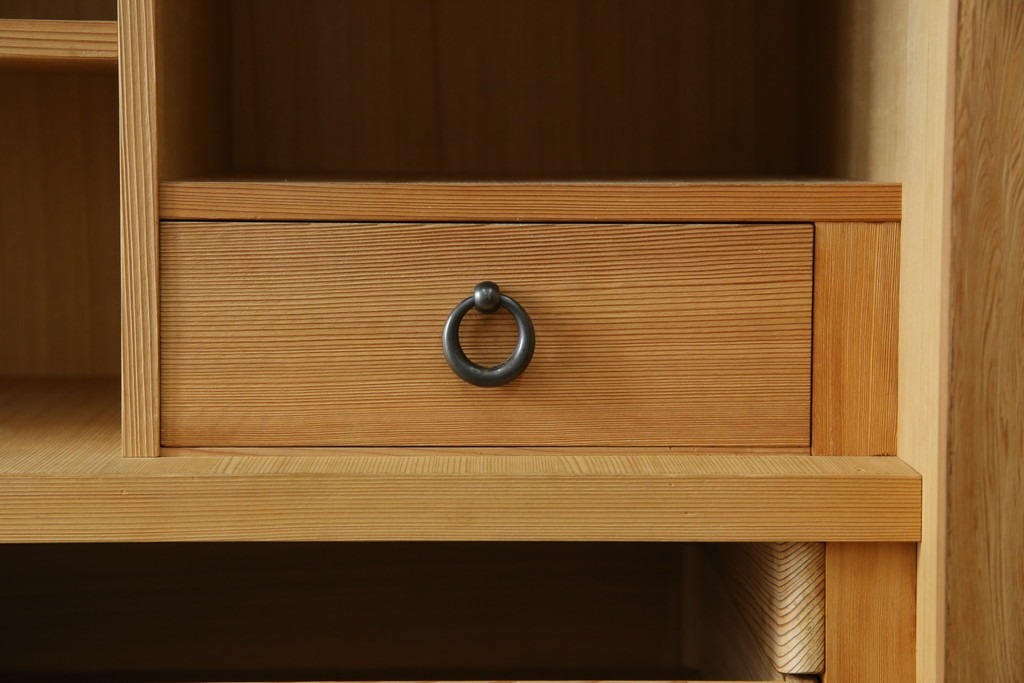 中古　屋久杉　品のある佇まいが上質な和の空間にピッタリな着物箪笥　(R-057877)