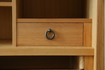 中古　屋久杉　品のある佇まいが上質な和の空間にピッタリな着物箪笥　(R-057877)