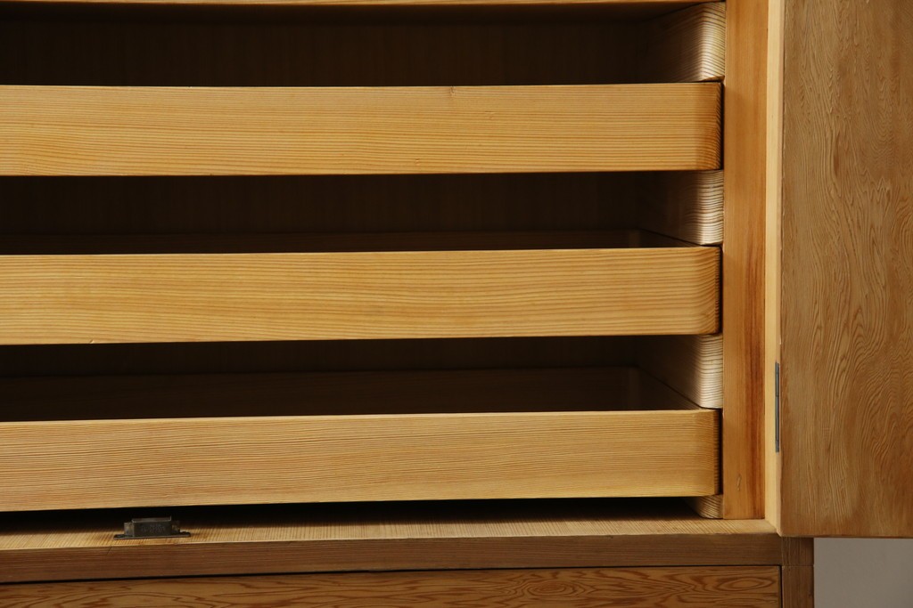 中古　屋久杉　品のある佇まいが上質な和の空間にピッタリな着物箪笥　(R-057877)