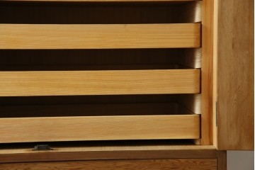 中古　屋久杉　品のある佇まいが上質な和の空間にピッタリな着物箪笥　(R-057877)