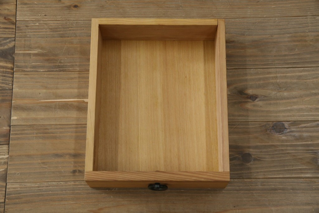 中古　屋久杉　品のある佇まいが上質な和の空間にピッタリな着物箪笥　(R-057877)