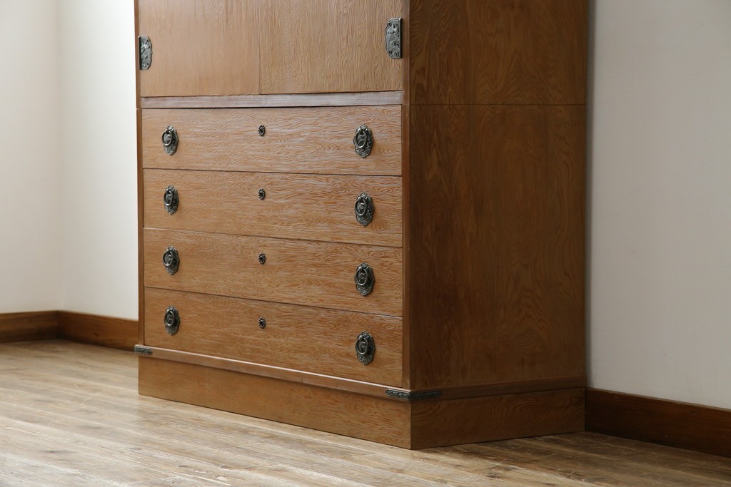 中古　屋久杉　品のある佇まいが上質な和の空間にピッタリな着物箪笥　(R-057877)