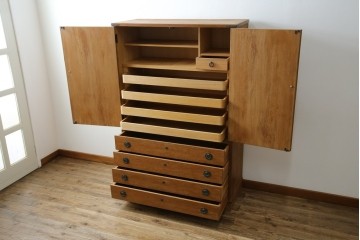 中古　屋久杉　品のある佇まいが上質な和の空間にピッタリな着物箪笥　(R-057877)