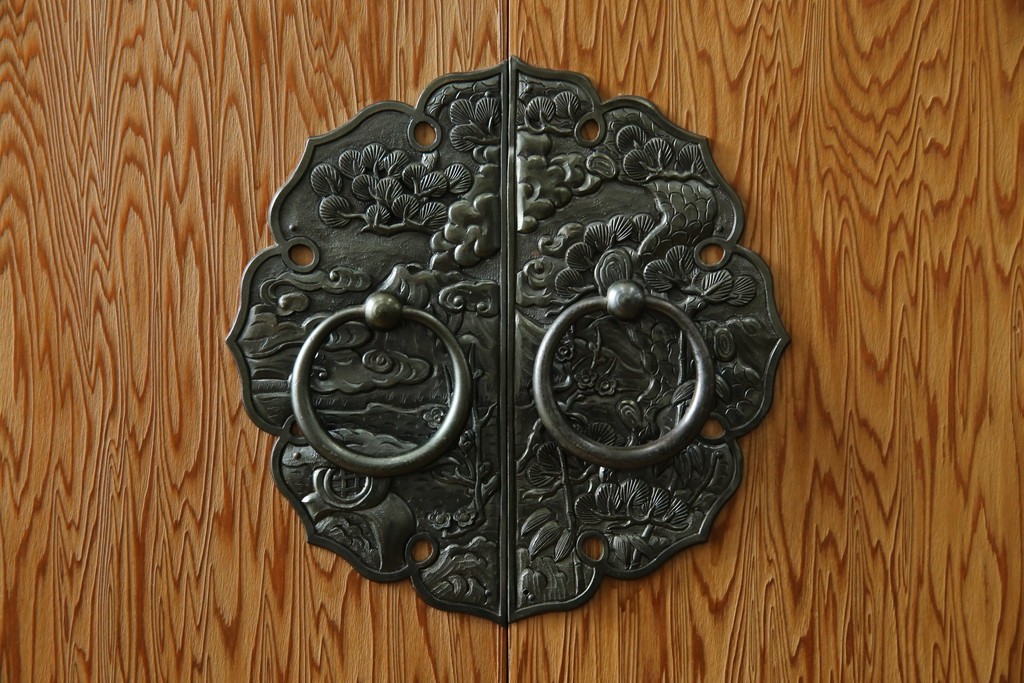 中古　屋久杉　品のある佇まいが上質な和の空間にピッタリな着物箪笥　(R-057877)