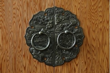 中古　屋久杉　品のある佇まいが上質な和の空間にピッタリな着物箪笥　(R-057877)