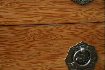 中古　屋久杉　品のある佇まいが上質な和の空間にピッタリな着物箪笥　(R-057877)