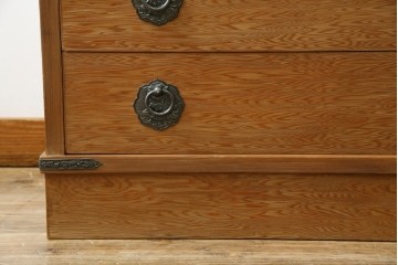 中古　屋久杉　品のある佇まいが上質な和の空間にピッタリな着物箪笥　(R-057877)