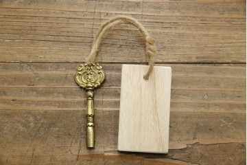 中古　屋久杉　品のある佇まいが上質な和の空間にピッタリな着物箪笥　(R-057877)