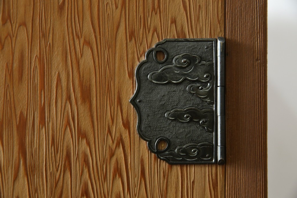 中古　屋久杉　品のある佇まいが上質な和の空間にピッタリな着物箪笥　(R-057877)