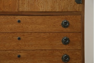 中古　屋久杉　品のある佇まいが上質な和の空間にピッタリな着物箪笥　(R-057877)