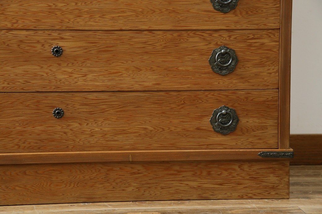 中古　屋久杉　品のある佇まいが上質な和の空間にピッタリな着物箪笥　(R-057877)