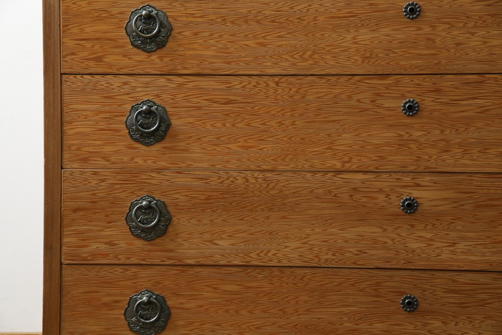 中古　屋久杉　品のある佇まいが上質な和の空間にピッタリな着物箪笥　(R-057877)