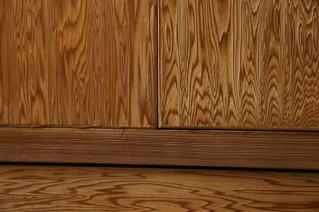 中古　屋久杉　品のある佇まいが上質な和の空間にピッタリな着物箪笥　(R-057877)