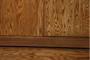 中古　屋久杉　品のある佇まいが上質な和の空間にピッタリな着物箪笥　(R-057877)