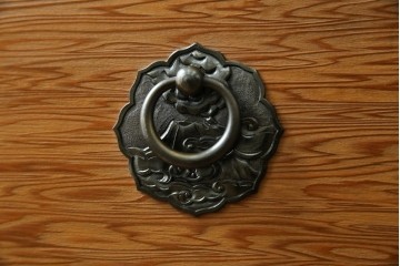 中古　屋久杉　品のある佇まいが上質な和の空間にピッタリな着物箪笥　(R-057877)