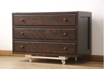 中古　美品　松本民芸家具　天板・脚(台輪)付きリメイク　シックな佇まいが魅力!落ち着きのある空間づくりにおすすめのローチェスト(ローボード、サイドチェスト、引き出し)(R-057892)
