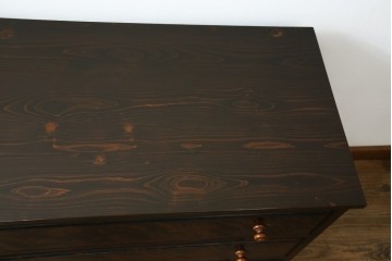 中古　美品　松本民芸家具　当店リメイク　シックな佇まいが魅力!落ち着きのある空間づくりにおすすめのローチェスト　(R-057893)