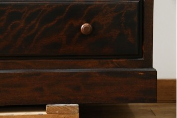 中古　美品　松本民芸家具　当店リメイク　シックな佇まいが魅力!落ち着きのある空間づくりにおすすめのローチェスト　(R-057893)