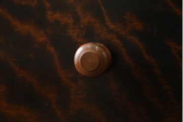 中古　美品　松本民芸家具　当店リメイク　シックな佇まいが魅力!落ち着きのある空間づくりにおすすめのローチェスト　(R-057893)