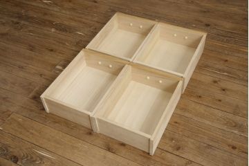 中古　極美品　タモ材　上質な和の空間づくりにおすすめ! 品を感じる重ね水屋箪笥(収納棚、キャビネット、食器棚、戸棚)(R-057894)