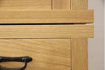 中古　極美品　タモ材　上質な和の空間づくりにおすすめ! 品を感じる重ね水屋箪笥(収納棚、キャビネット、食器棚、戸棚)(R-057894)