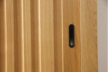 中古　極美品　タモ材　上質な和の空間づくりにおすすめ! 品を感じる重ね水屋箪笥(収納棚、キャビネット、食器棚、戸棚)(R-057894)