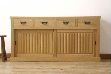 中古　極美品　タモ材　上質な和の空間づくりにおすすめ! 品を感じる水屋箪笥サイドボード(収納棚、キャビネット、食器棚、戸棚)(R-057896)