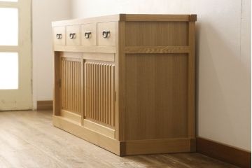 中古　極美品　タモ材　上質な和の空間づくりにおすすめ! 品を感じる水屋箪笥サイドボード(収納棚、キャビネット、食器棚、戸棚)(R-057896)