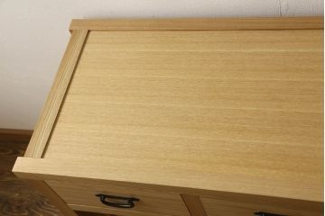 中古　極美品　タモ材　上質な和の空間づくりにおすすめ! 品を感じる水屋箪笥サイドボード(収納棚、キャビネット、食器棚、戸棚)(R-057896)
