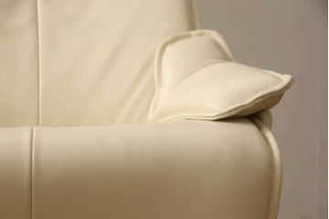 中古　本革　ノルウェー　Hjellegjerde(イエリアーダ社)　優雅なくつろぎの時間におすすめのリクライニングチェア(椅子、アームチェア、1人掛けソファ)(R-057899)