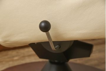 中古　本革　ノルウェー　Hjellegjerde(イエリアーダ社)　優雅なくつろぎの時間におすすめのリクライニングチェア(椅子、アームチェア、1人掛けソファ)(R-057899)
