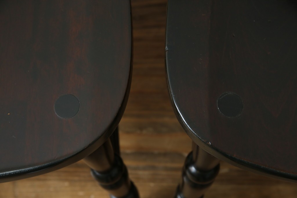 中古　北海道民芸家具　クラシカルな雰囲気を醸し出すダイニングチェア2脚セット　(R-057902)