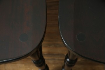 中古　北海道民芸家具　クラシカルな雰囲気を醸し出すダイニングチェア2脚セット　(R-057902)