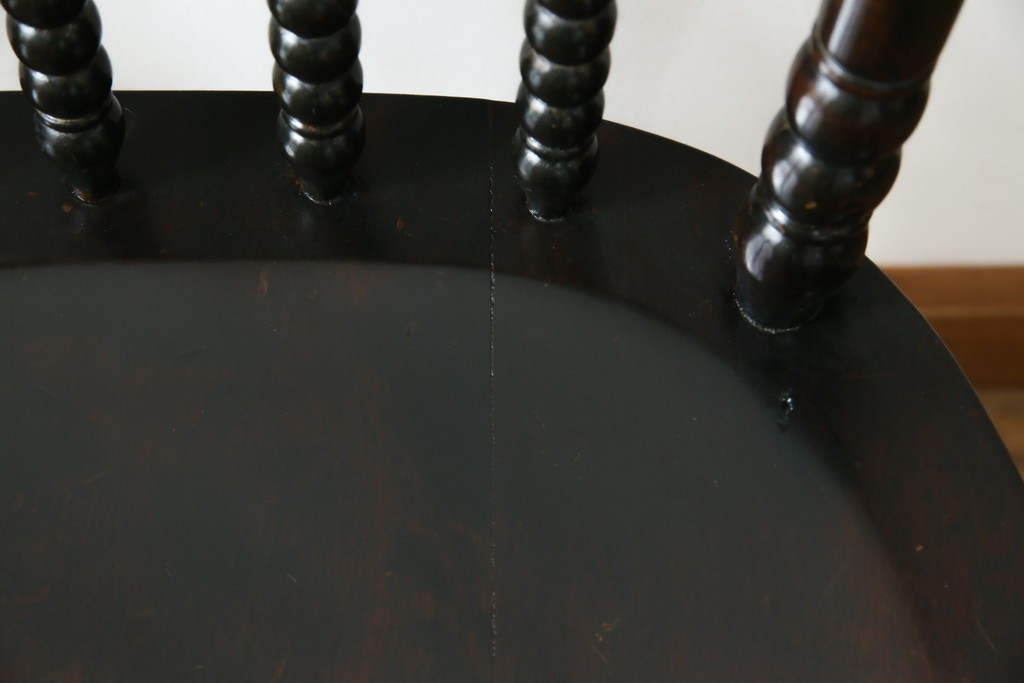 中古　北海道民芸家具　クラシカルな雰囲気を醸し出すダイニングチェア2脚セット　(R-057902)